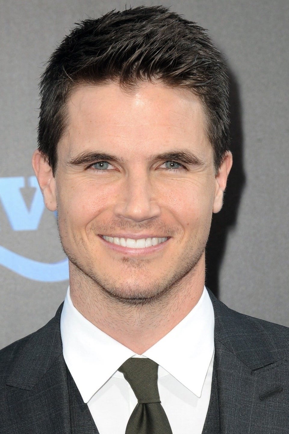 Robbie Amell - HeadStark