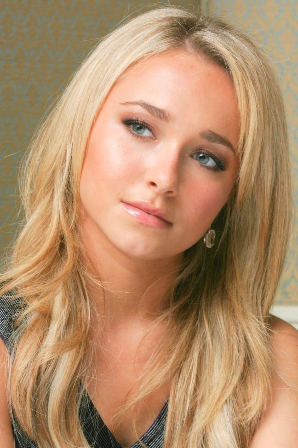 Hayden Panettiere - HeadStark